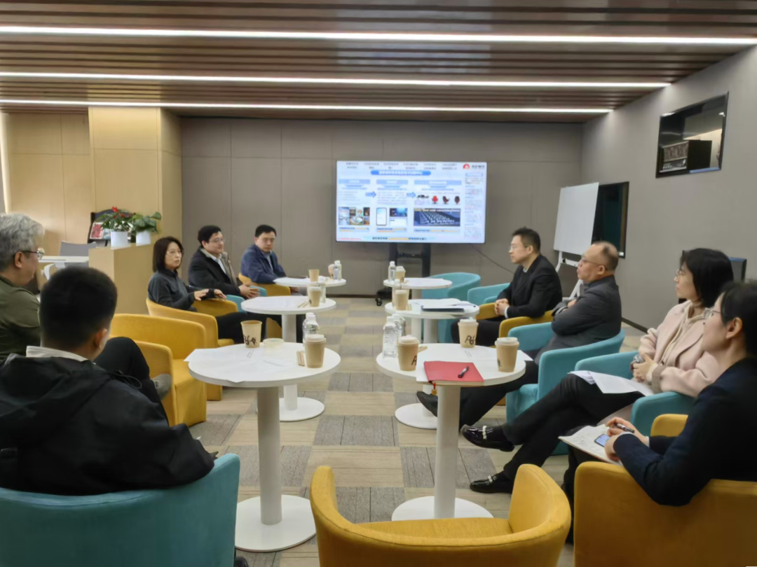 貫徹“XR產(chǎn)業(yè)創(chuàng)新中心”建設(shè)戰(zhàn)略布局，西投控股赴西部電影集團(tuán)有限公司座談交流