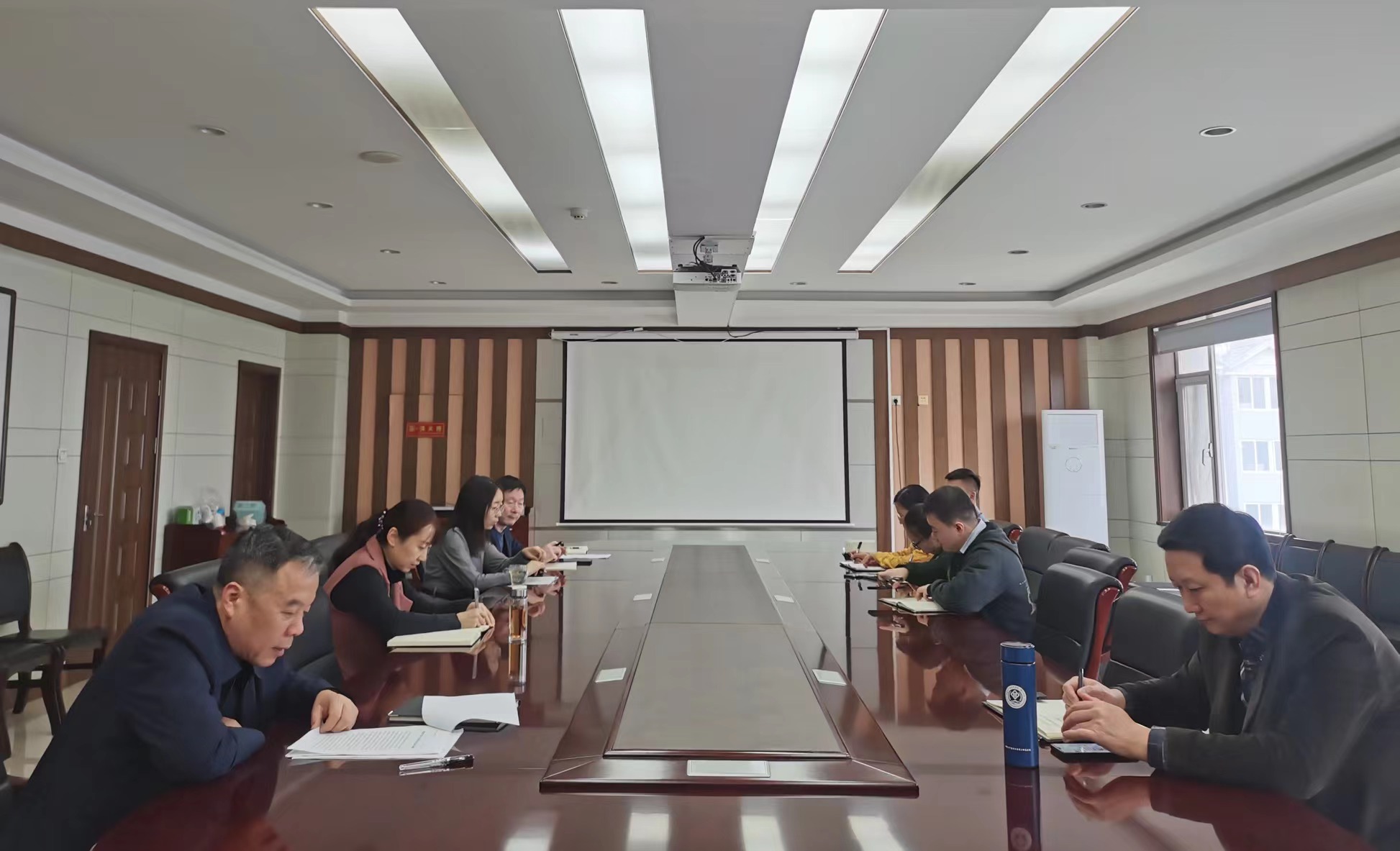 西安市西投投資(發(fā)展)有限公司召開黨支部會議學習宣傳貫徹黨的二十大精神