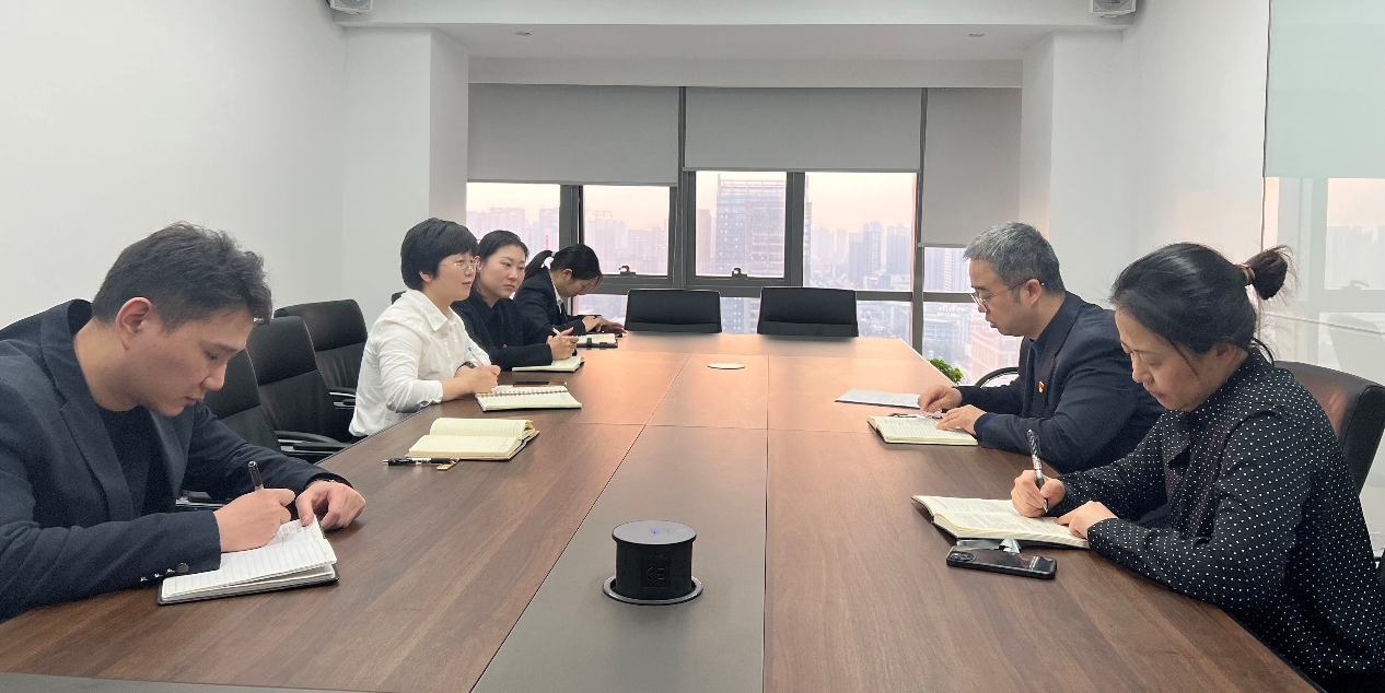 努力把準(zhǔn)斗爭方向，堅(jiān)定斗爭意志——法律事務(wù)中心召開會(huì)議傳達(dá)黨課精神