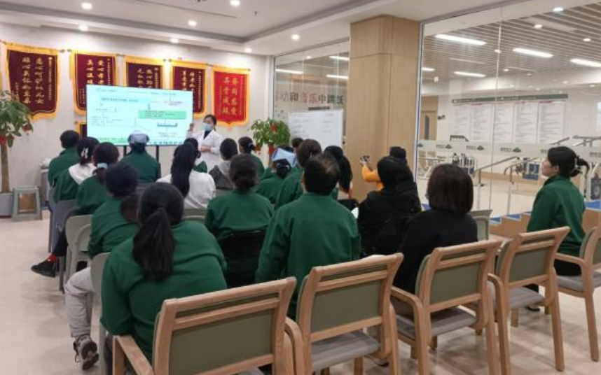 “救”在身邊！共筑服務安全——頤信養(yǎng)老舉辦急救技能培訓